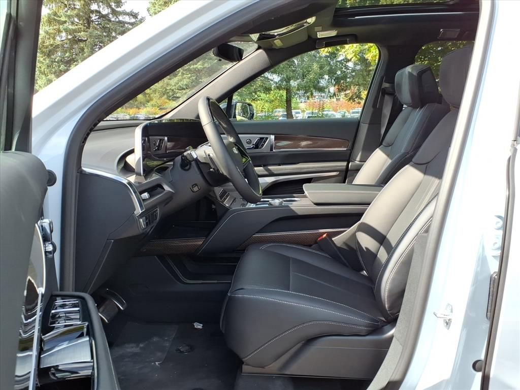 New 2026 Cadillac Vistiq Sport w/ LPO, Floor Liner Package AWD/4WD image 15