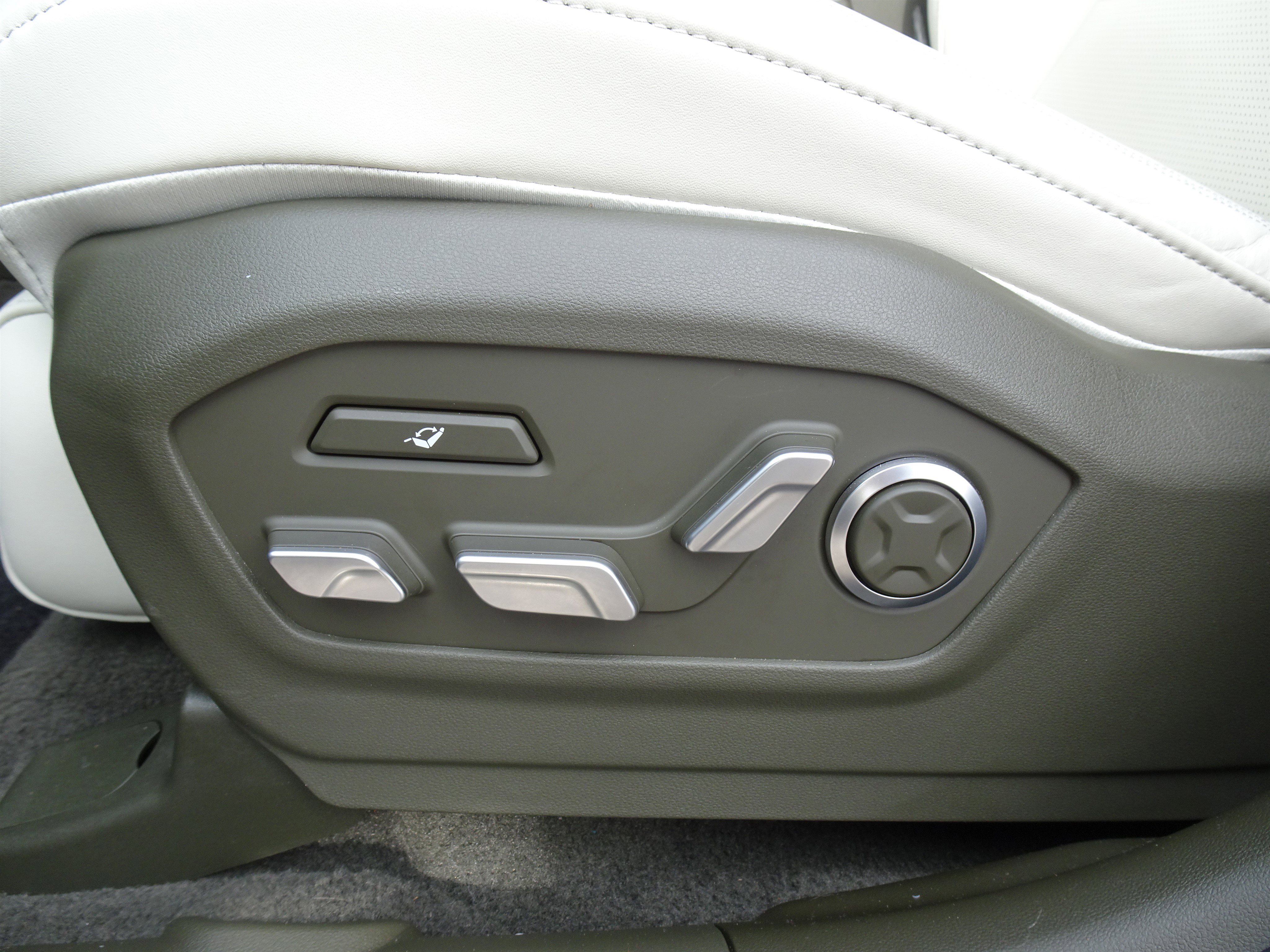 Used 2024 Hyundai Santa Fe Calligraphy AWD/4WD image 10