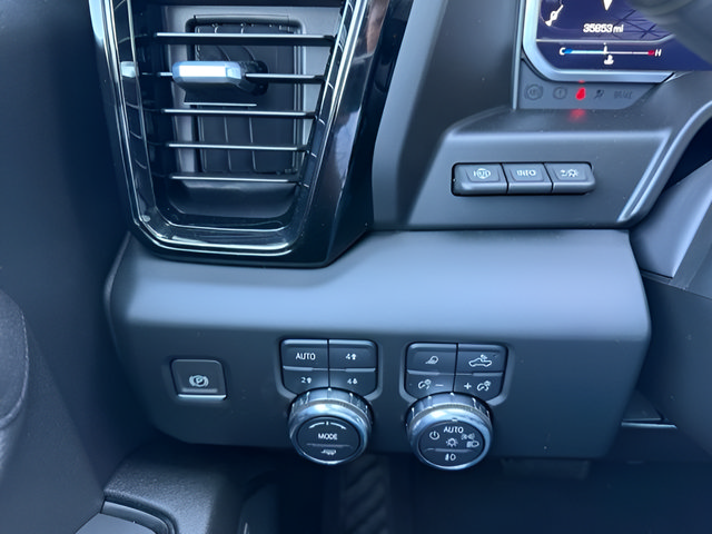 Used 2024 GMC Sierra 1500 AT4 w/ Technology Package AWD/4WD image 19