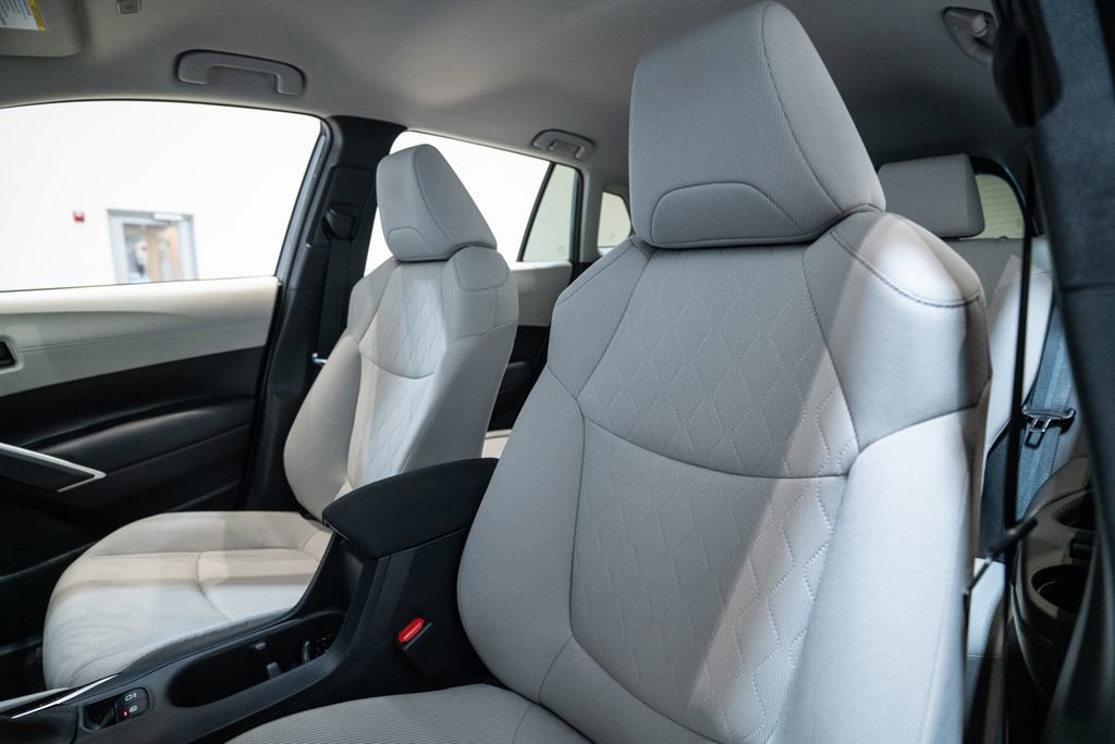 Certified 2023 Toyota Corolla Cross LE image 6