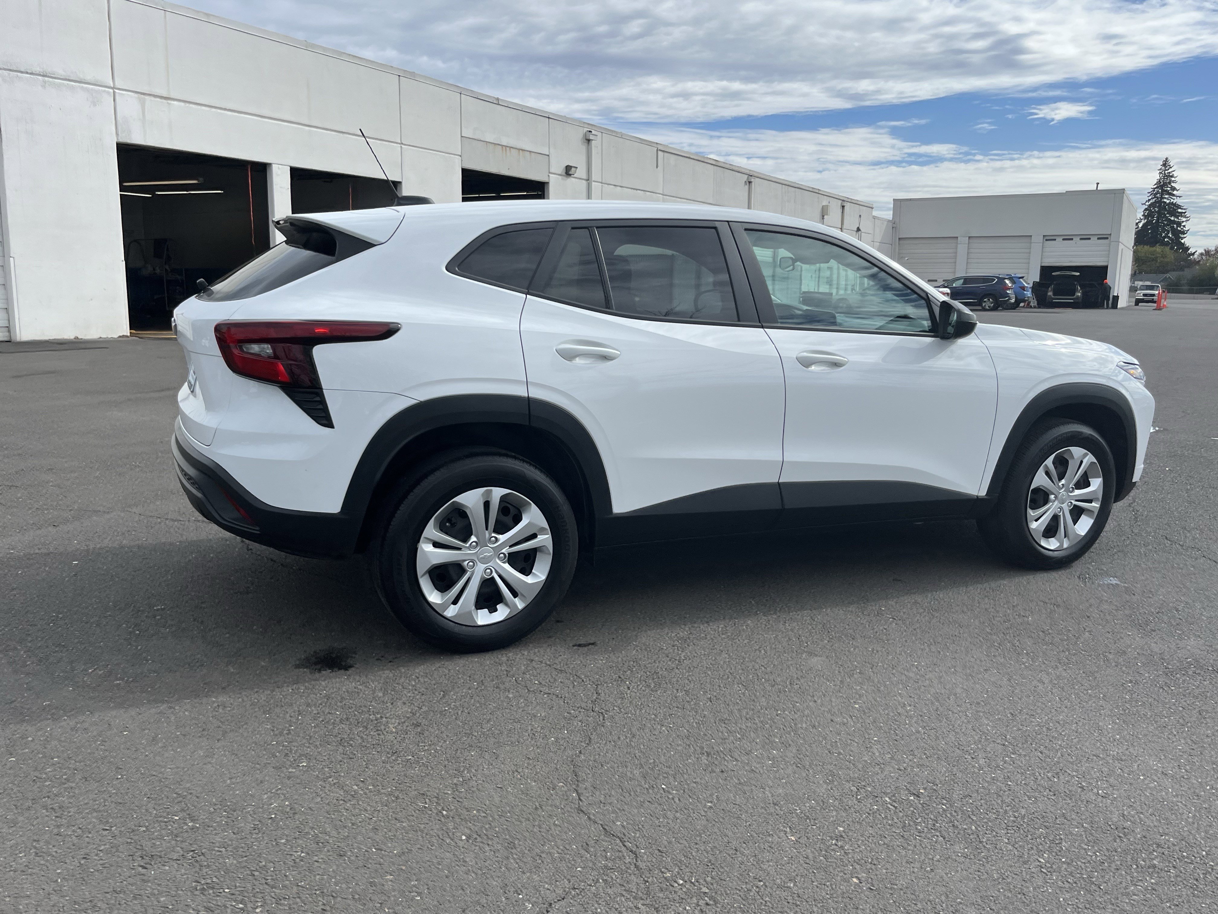 Used 2024 Chevrolet Trax LS FWD image 6
