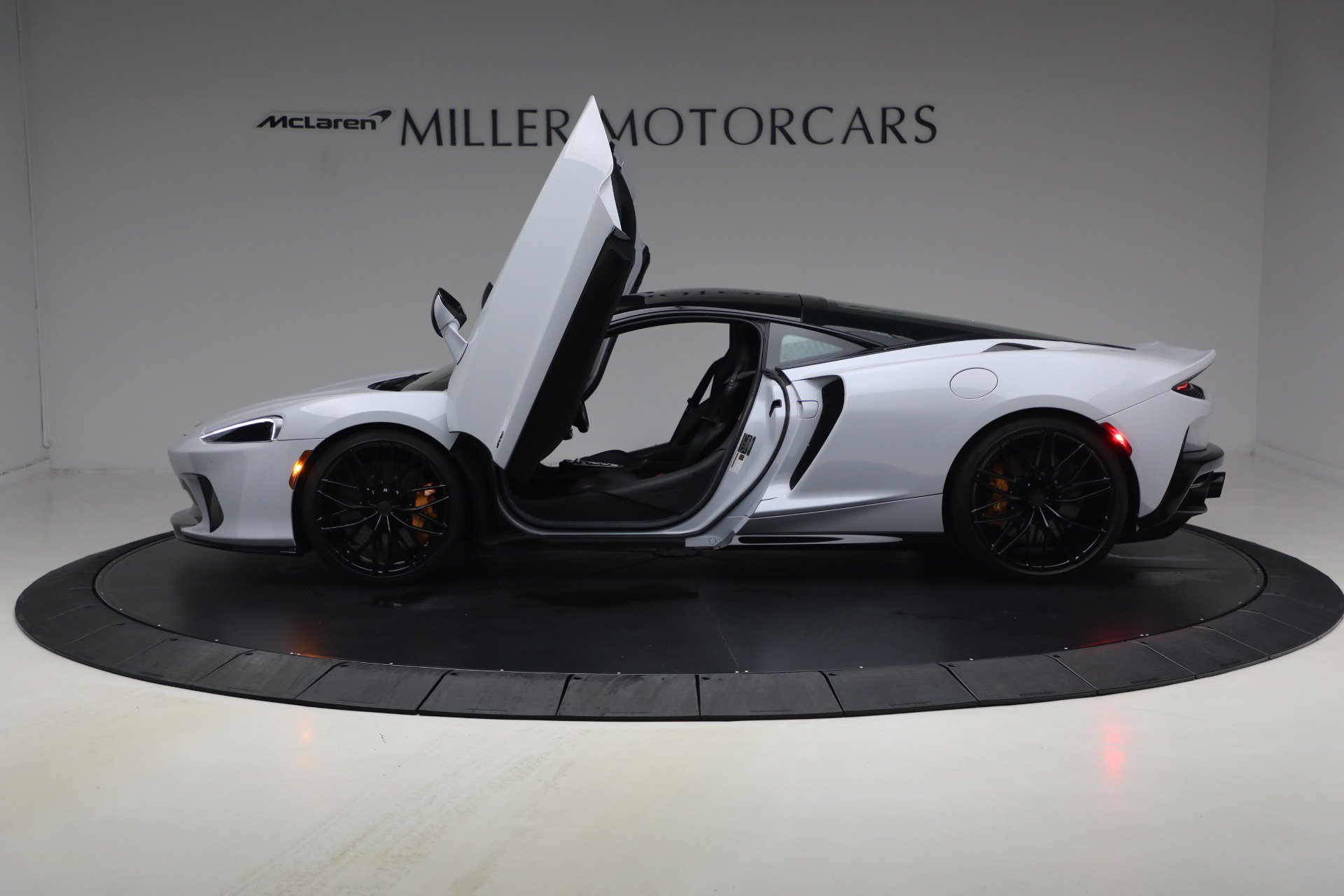 Used 2025 McLaren GTS RWD image 13
