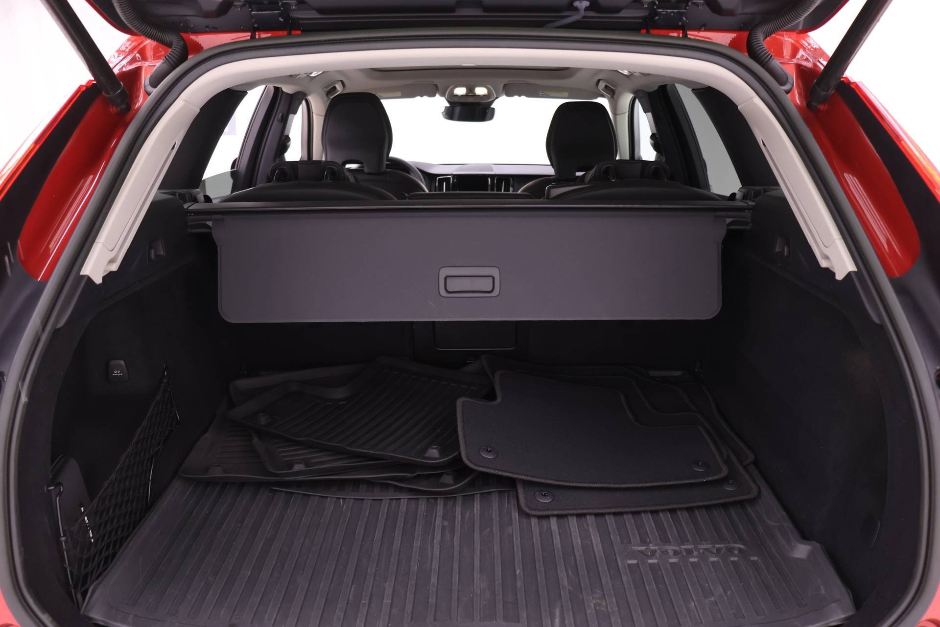 Certified 2023 Volvo XC60 B5 Ultimate w/ Protection Package Premier image 20