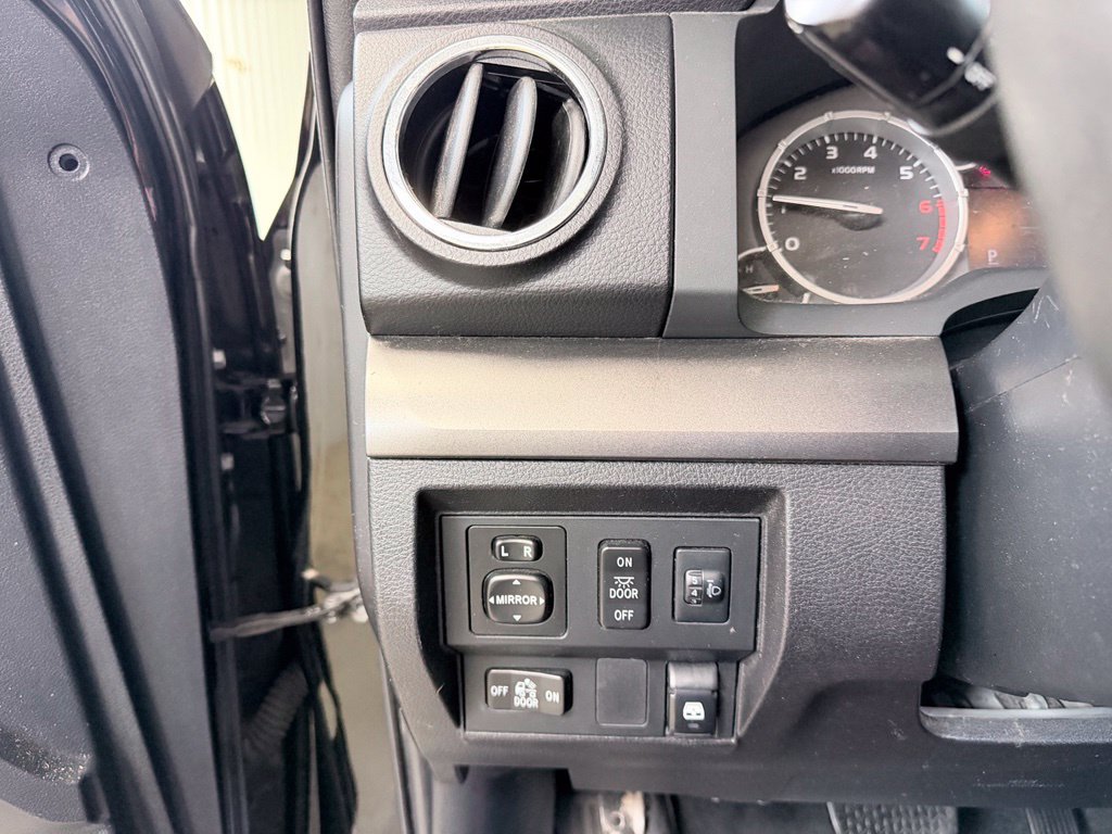 Used 2014 Toyota Tundra SR5 AWD/4WD image 39