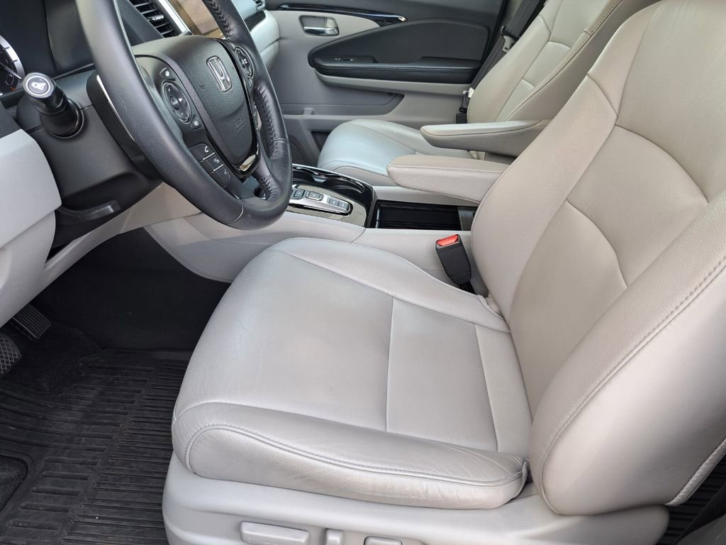Used 2017 Honda Pilot Touring image 16