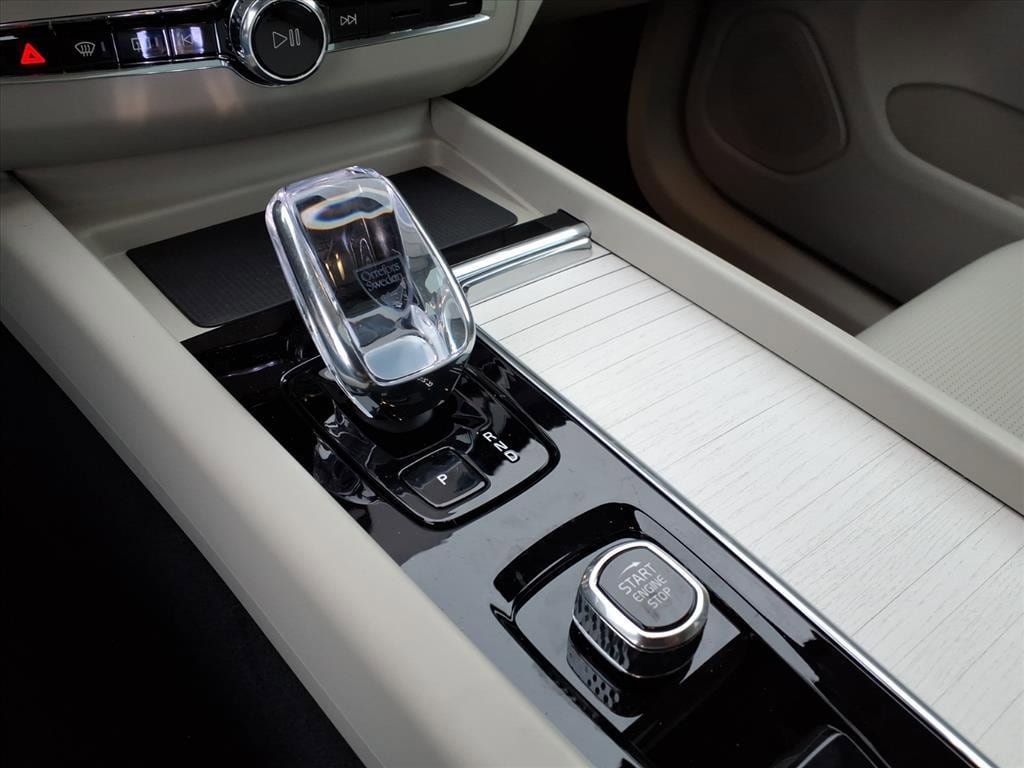 New 2026 Volvo XC60 T8 Ultra w/ Protection Package Premier image 23
