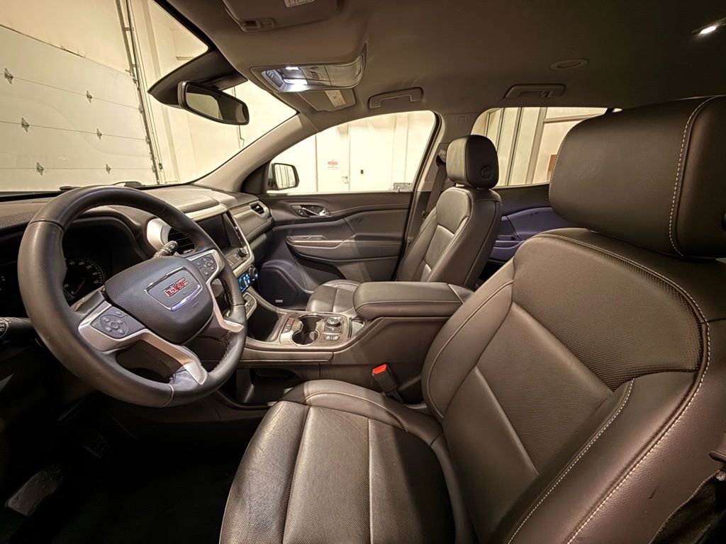 Used 2023 GMC Acadia SLT image 16