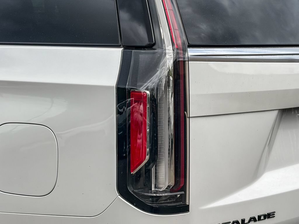 Used 2022 Cadillac Escalade Premium Luxury AWD/4WD image 3