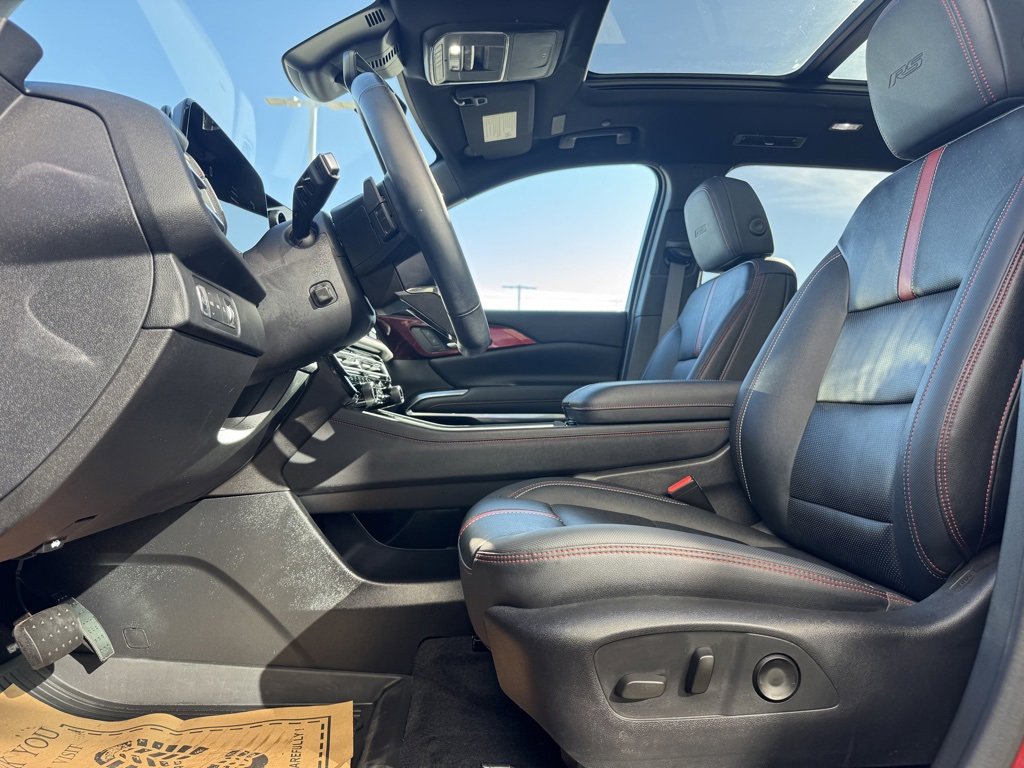 Used 2024 Chevrolet Traverse RS w/ LPO, Floor Liner Package image 10
