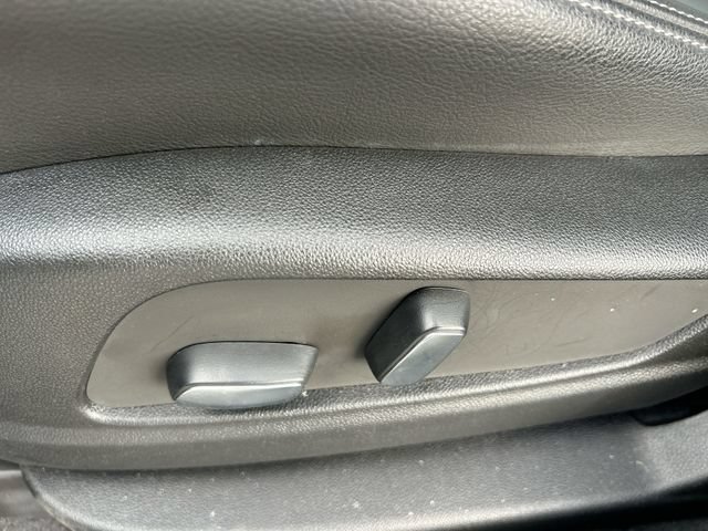 Used 2024 Cadillac XT6 Luxury FWD image 16