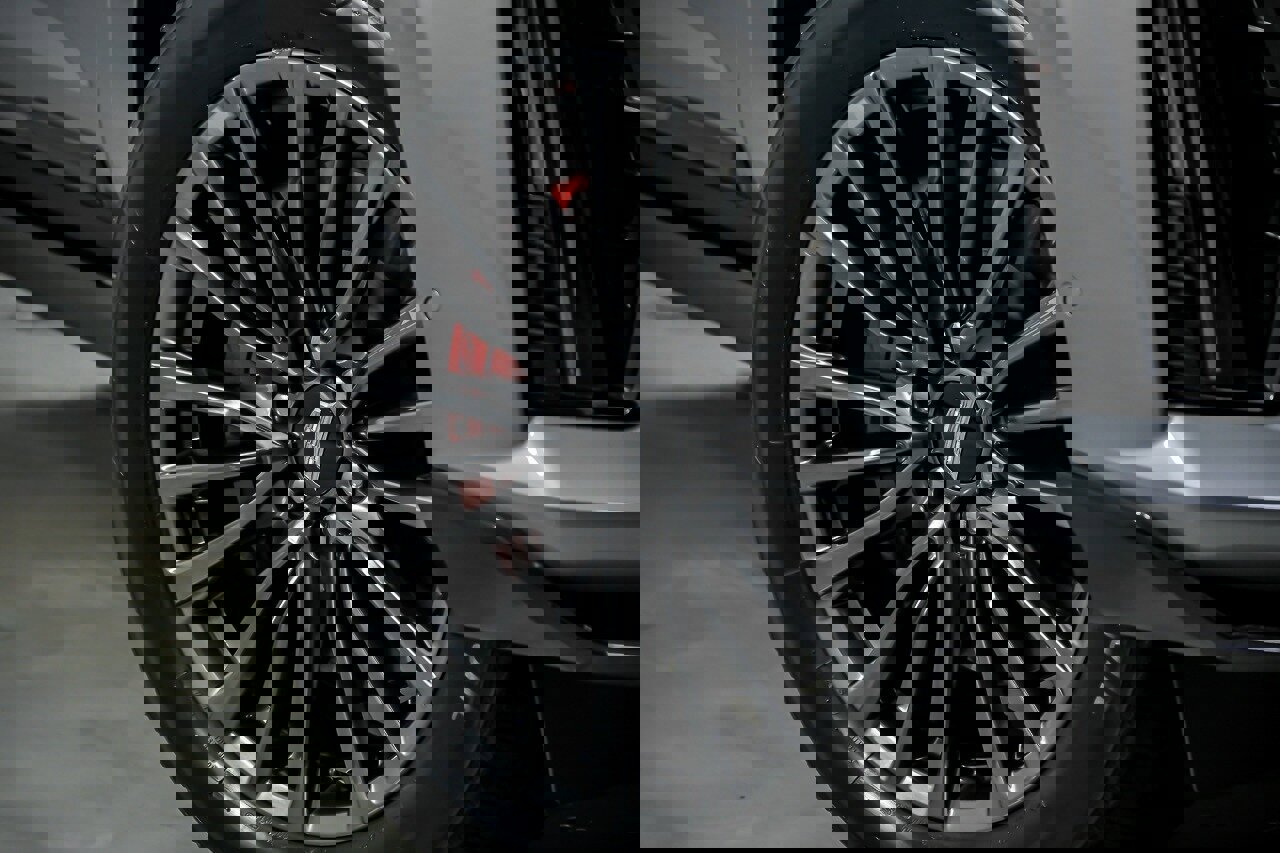 Used 2024 Cadillac Escalade V AWD/4WD image 4