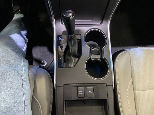 Certified 2016 Toyota Camry SE w/ Moonroof Package image 20