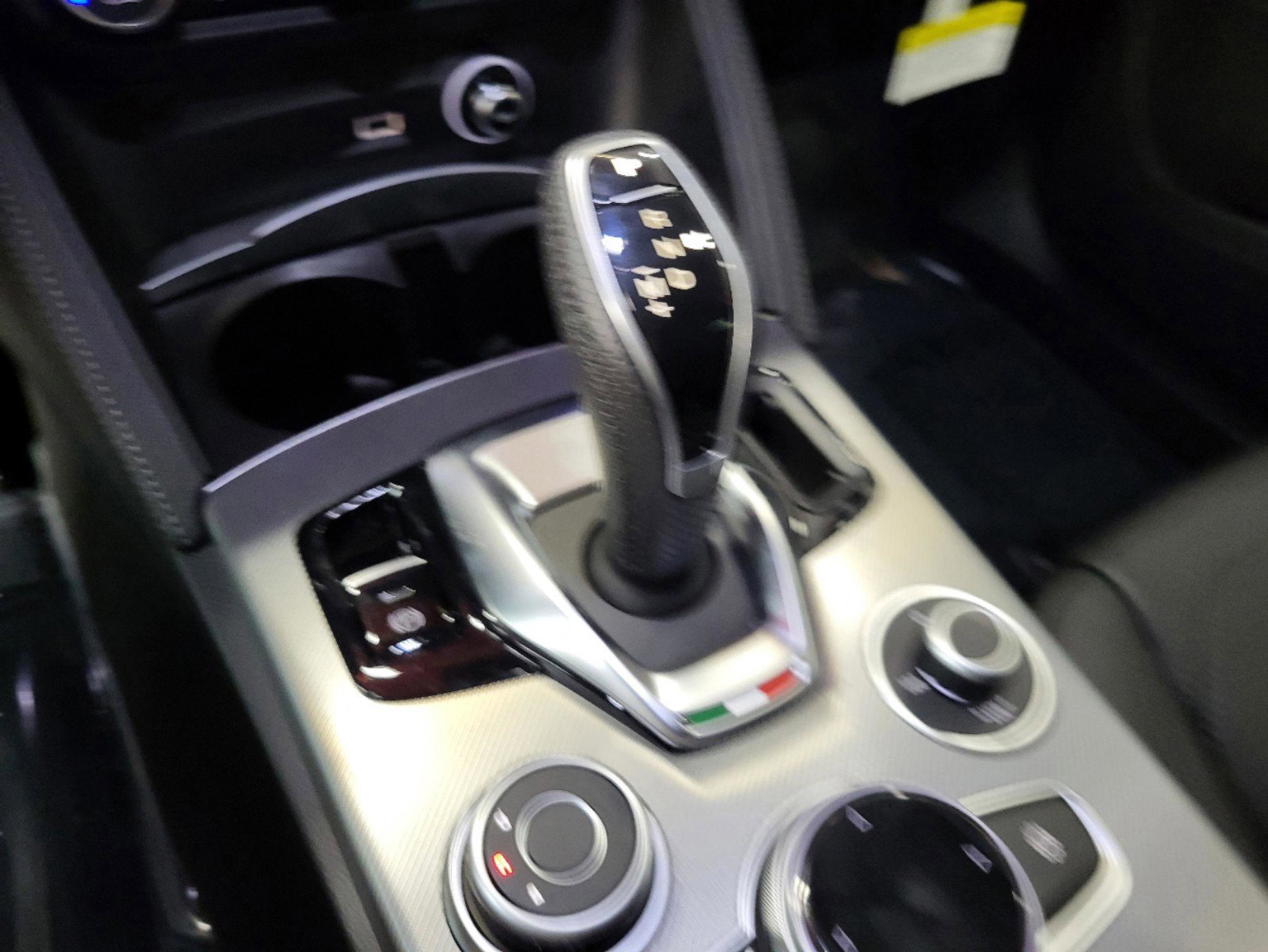 New 2025 Alfa Romeo Stelvio Sprint image 35