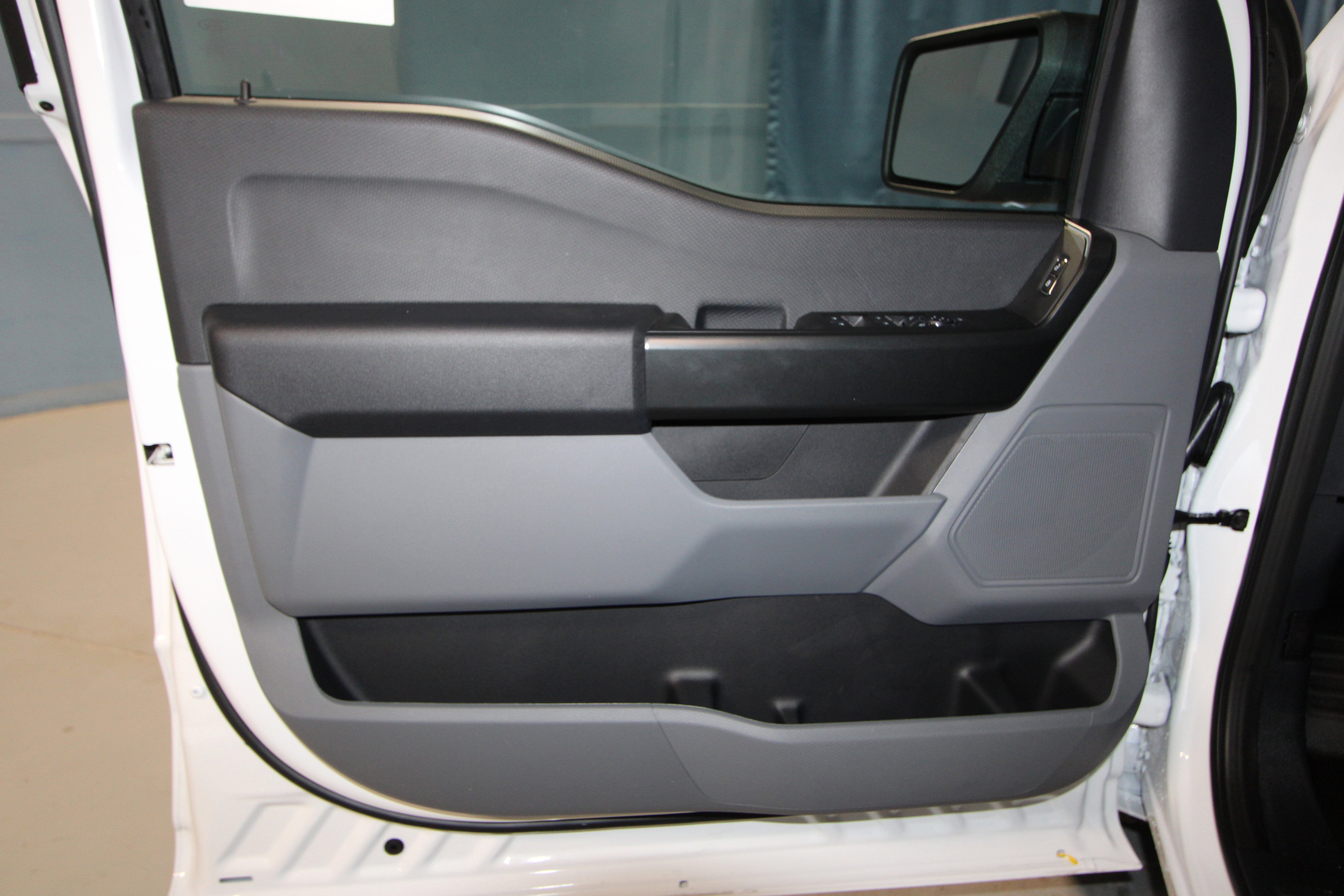 New 2025 Ford F150 XL w/ Equipment Group 103A High image 4