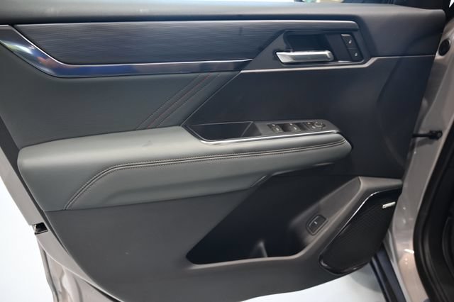New 2026 GMC Acadia AT4 w/ Luxury Package AWD/4WD image 26