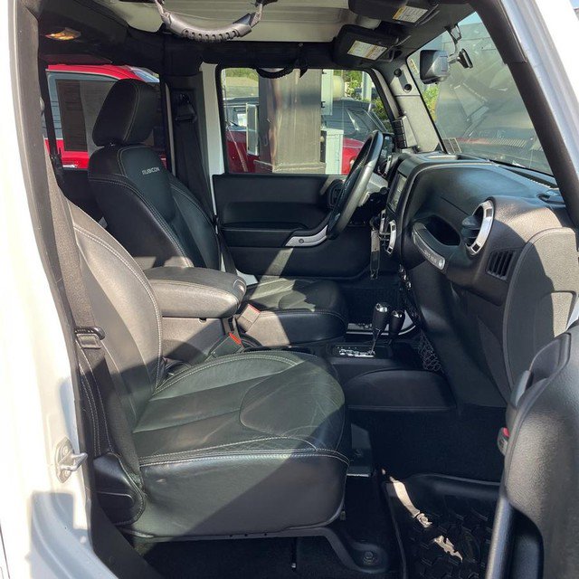 Used 2015 Jeep Wrangler Unlimited Rubicon AWD/4WD image 11