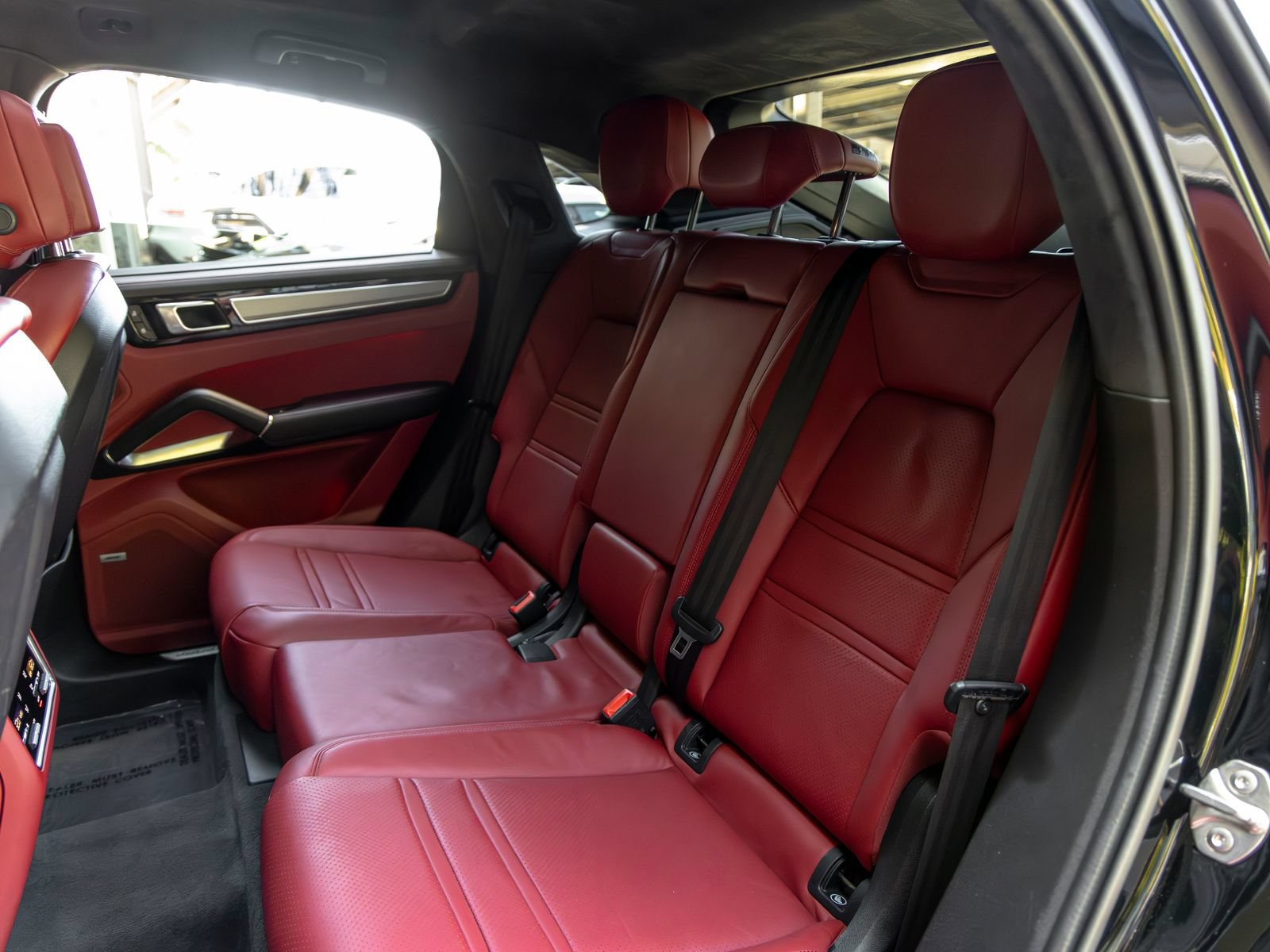 Certified 2022 Porsche Cayenne Turbo S AWD/4WD image 48