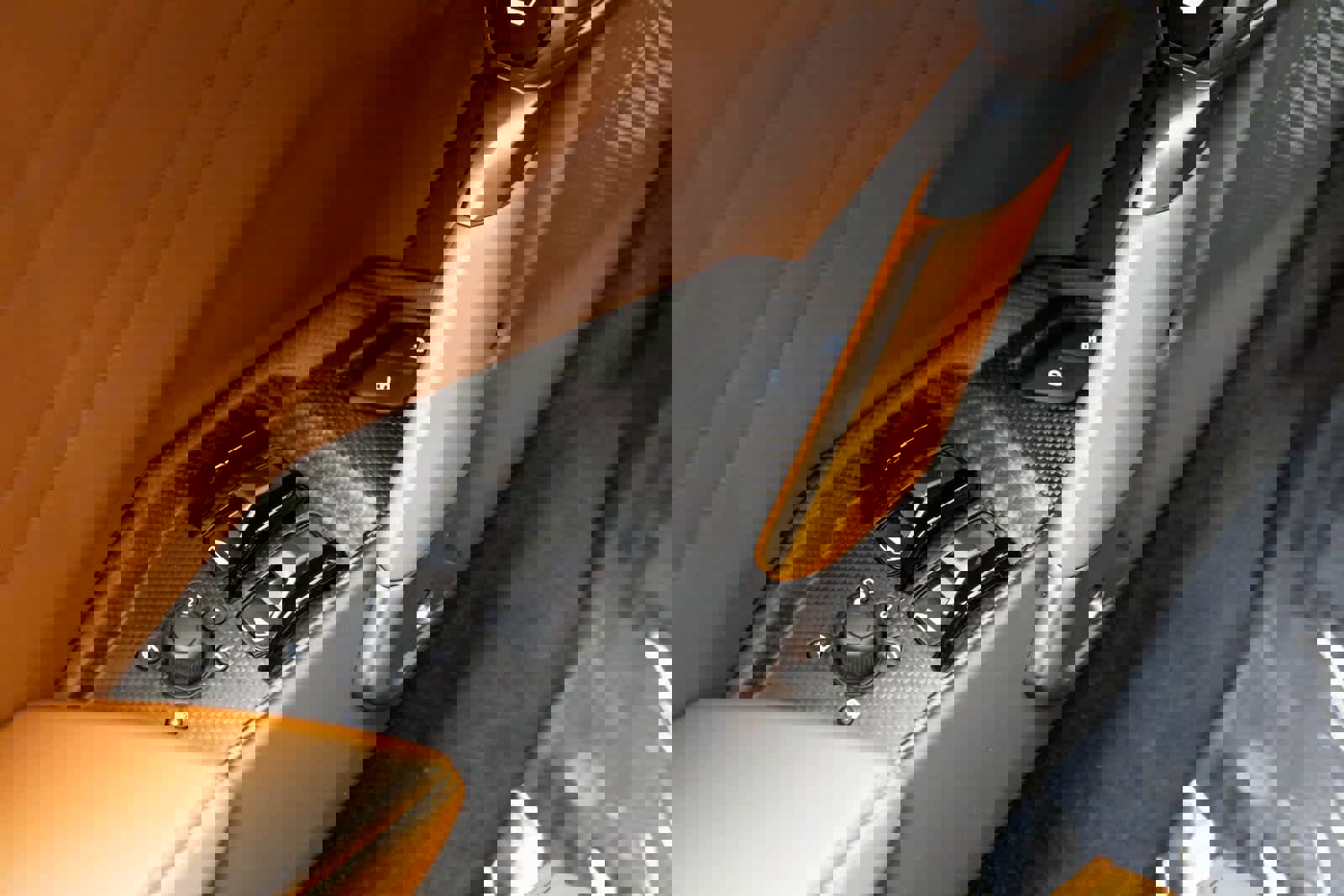 Used 2024 Lamborghini Revuelto image 31