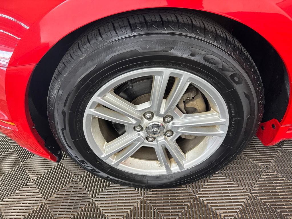 Used 2013 Ford Mustang Coupe RWD image 30