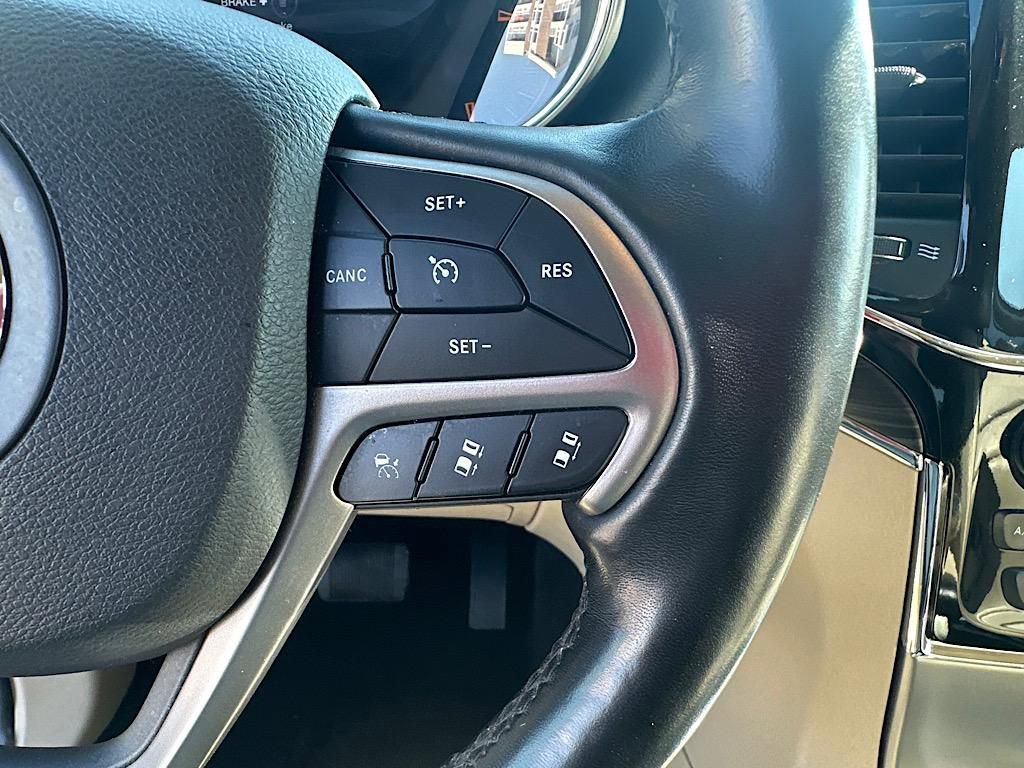 Used 2021 Jeep Grand Cherokee Limited w/ Luxury Group II image 30