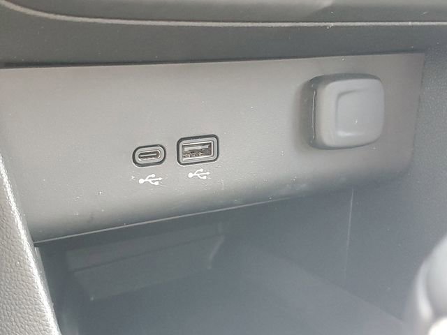 Certified 2024 Buick Encore GX Preferred w/ Comfort Package FWD image 29