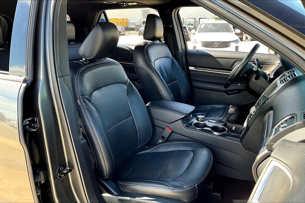 Used 2019 Ford Explorer Limited w/ Ford Safe & Smart Package image 10