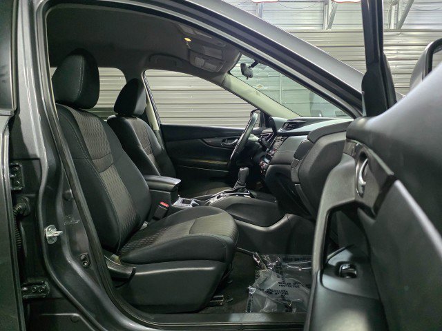 Used 2019 Nissan Rogue SV image 14