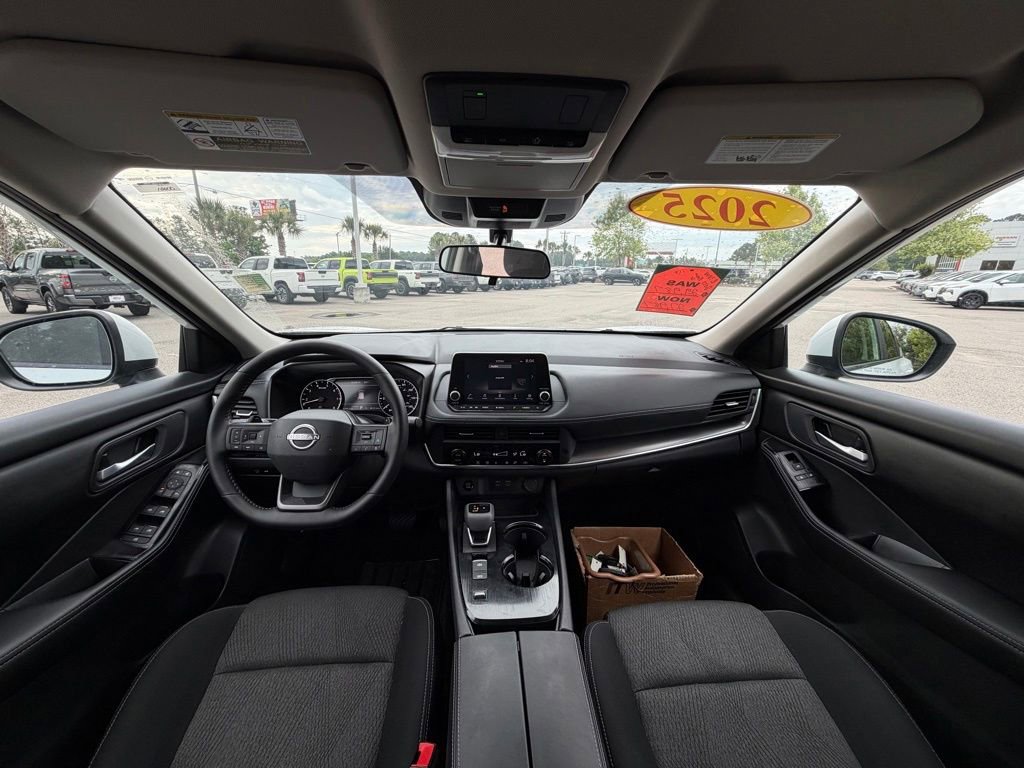 Used 2025 Nissan Rogue SV FWD image 26