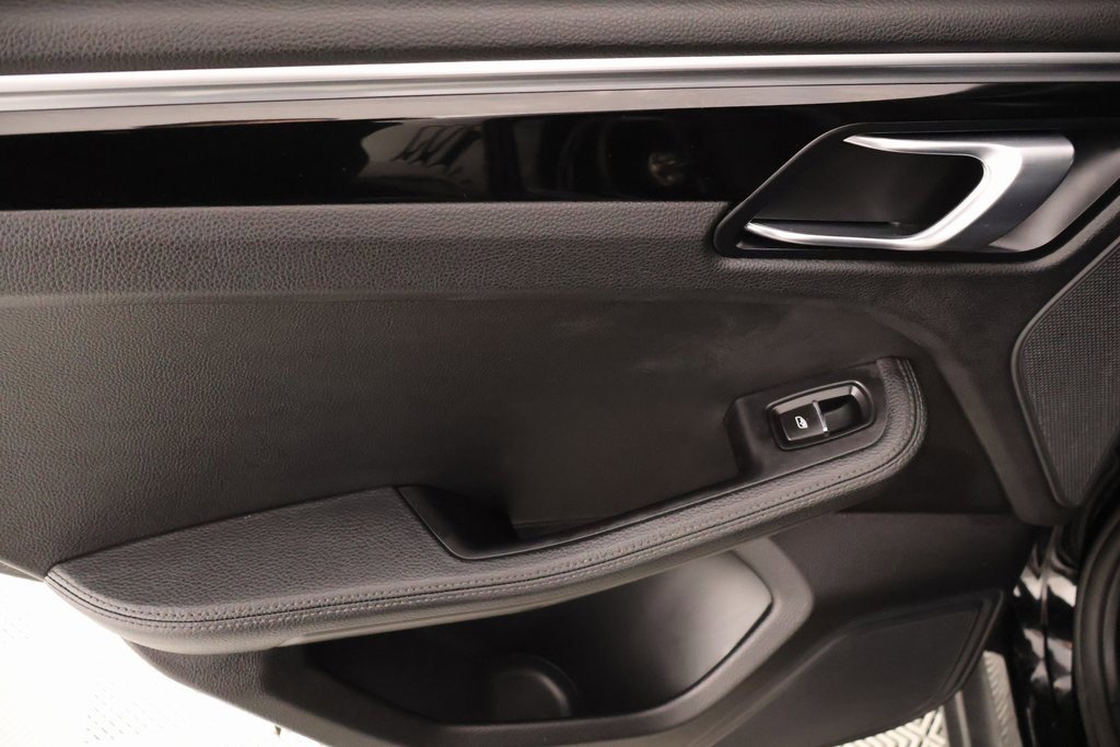 Used 2018 Porsche Macan image 16