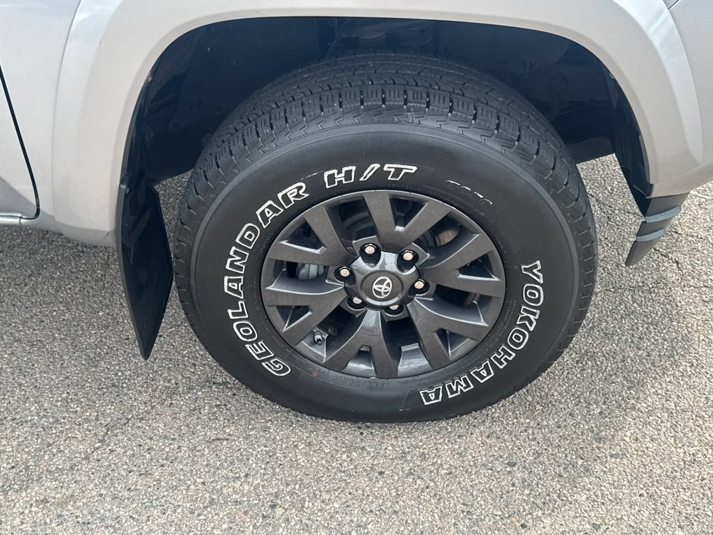 Used 2020 Toyota Tacoma SR5 AWD/4WD image 42