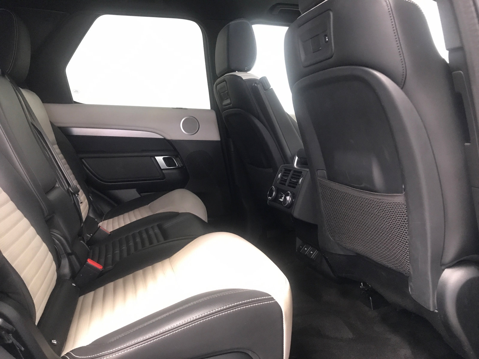 Used 2023 Land Rover Discovery S R-Dynamic AWD/4WD image 12