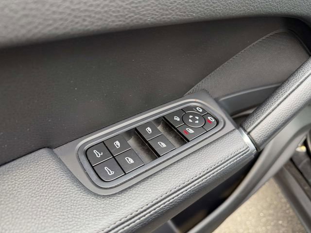 Certified 2023 Porsche Cayenne Platinum Edition image 21