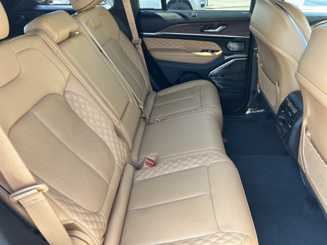 Used 2022 Jeep Grand Cherokee Summit w/ Luxury Tech Group V AWD/4WD image 14
