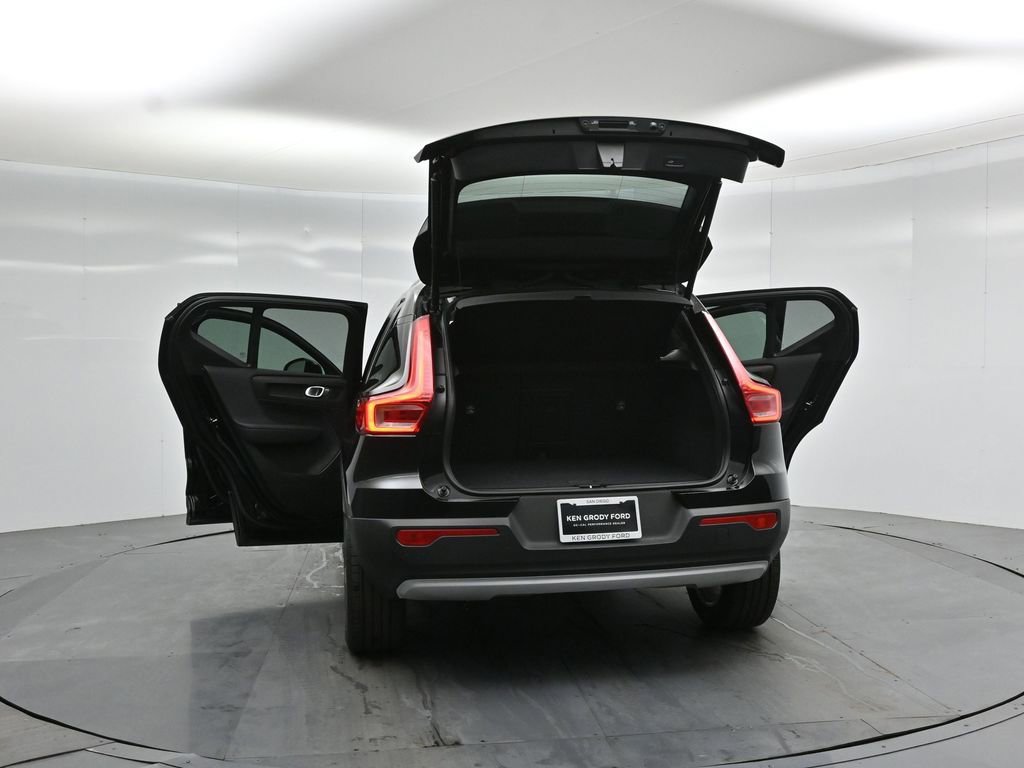 Used 2022 Volvo XC40 T5 Momentum AWD/4WD image 31