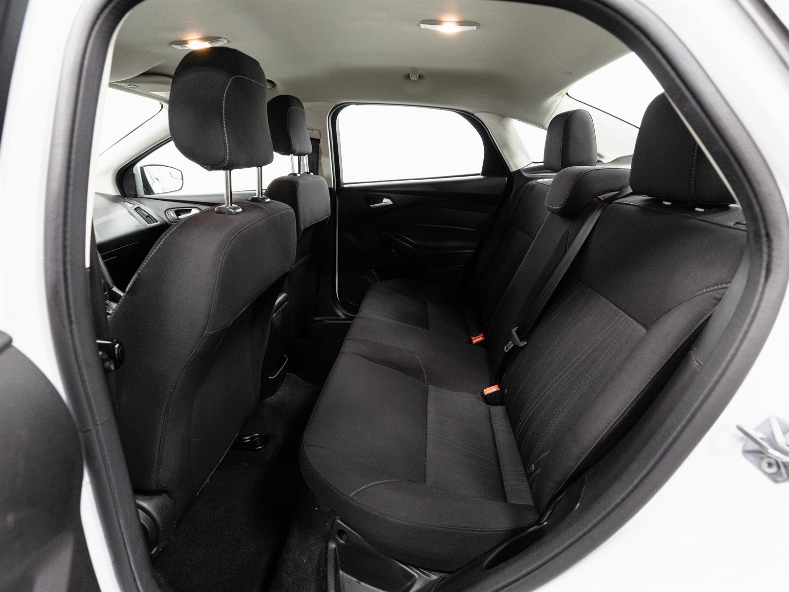 Used 2018 Ford Focus SE w/ Cold Weather Package image 5