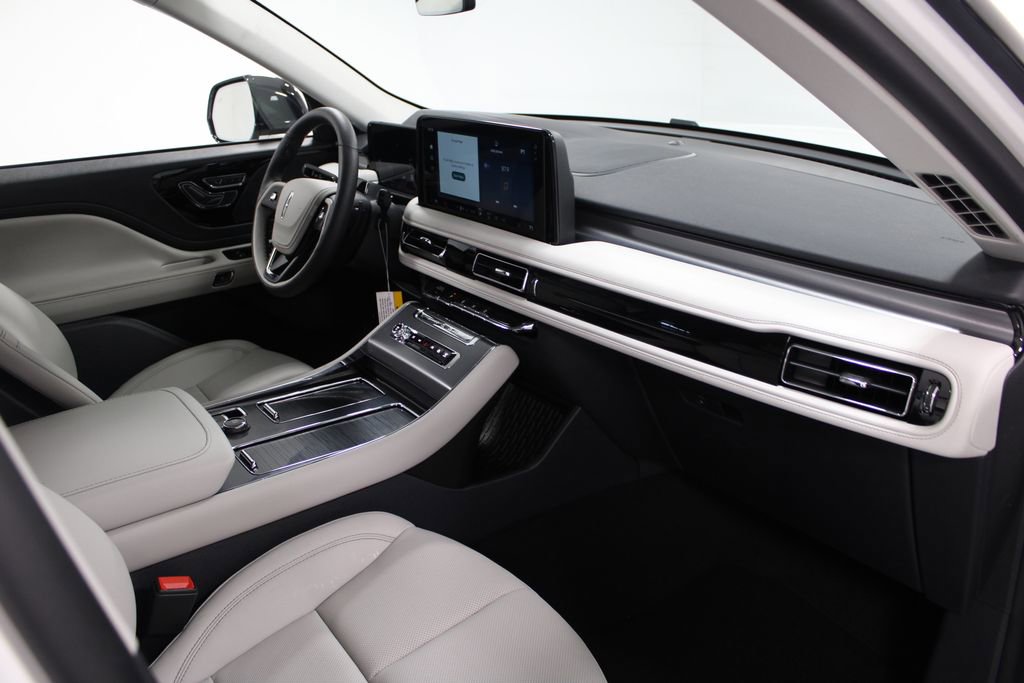 New 2026 Lincoln Aviator 2WD image 30