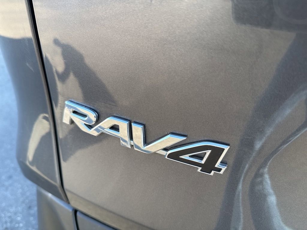 Used 2023 Toyota RAV4 LE AWD/4WD image 4