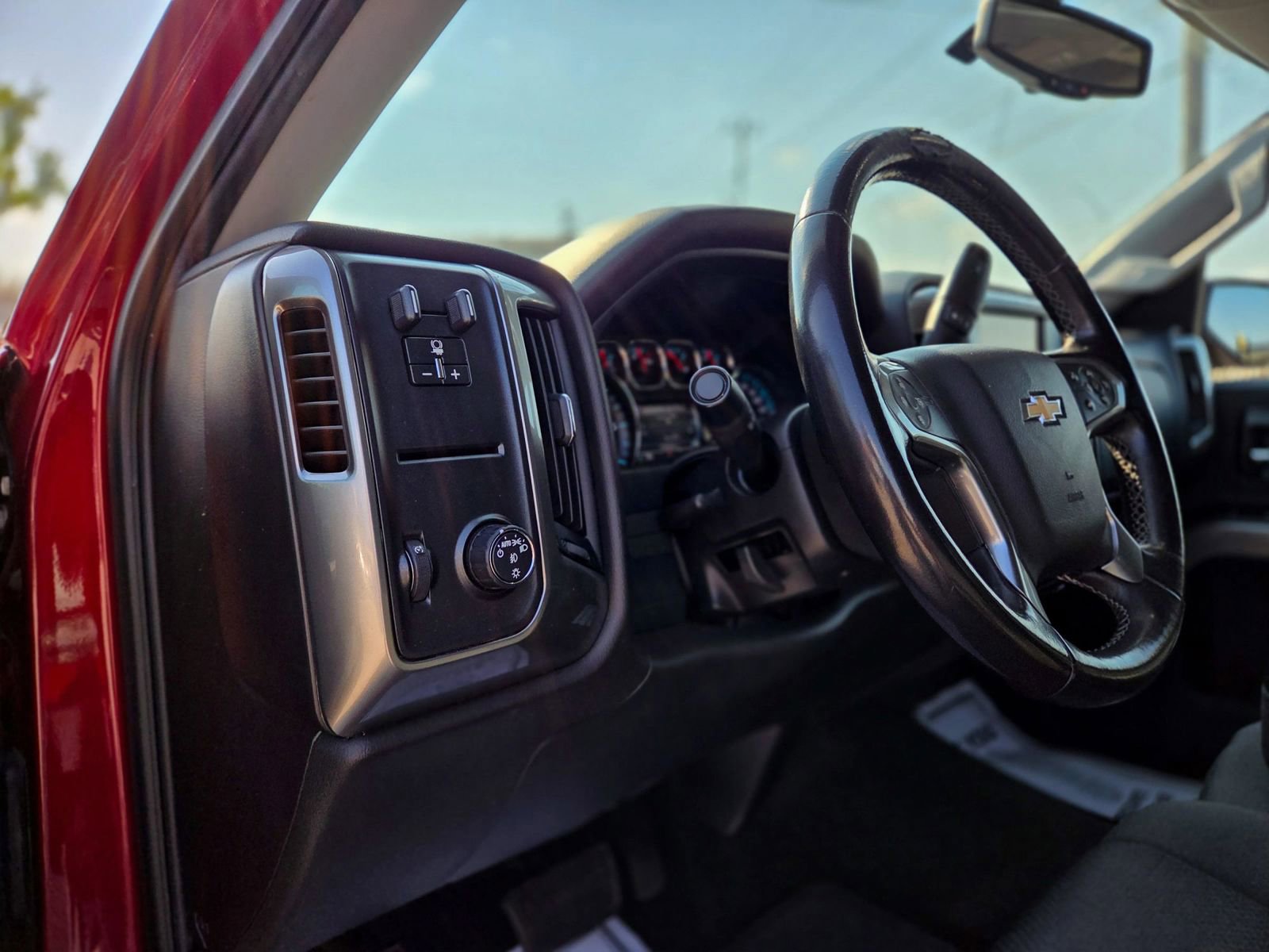 Used 2018 Chevrolet Silverado 1500 LT w/ Texas Edition image 13
