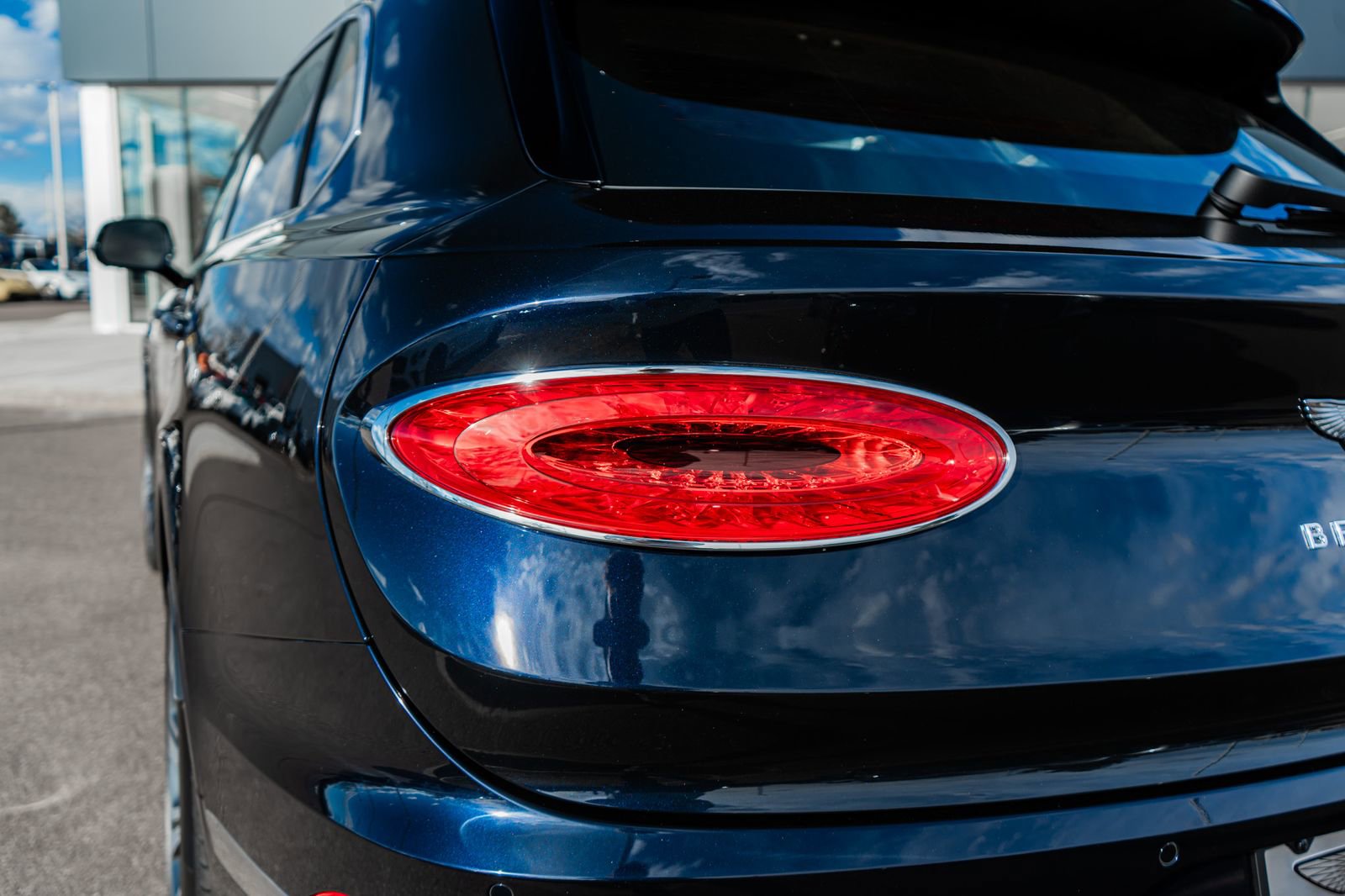 Used 2025 Bentley Bentayga image 11