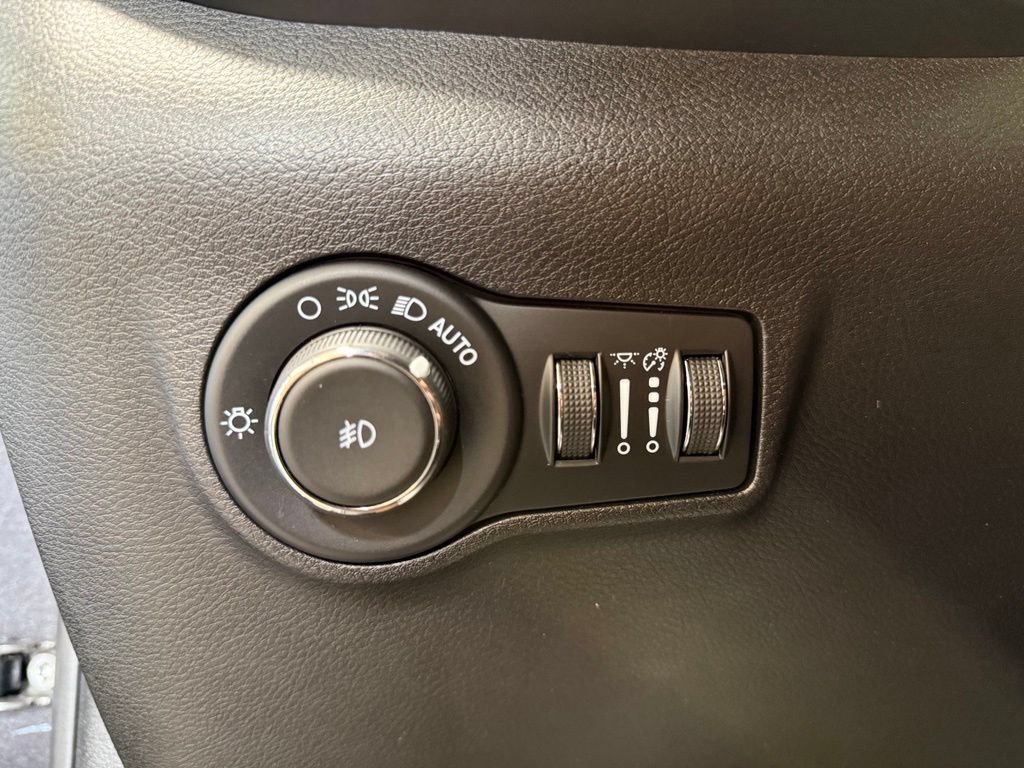 Certified 2023 Jeep Compass Latitude w/ Convenience Group AWD/4WD image 23