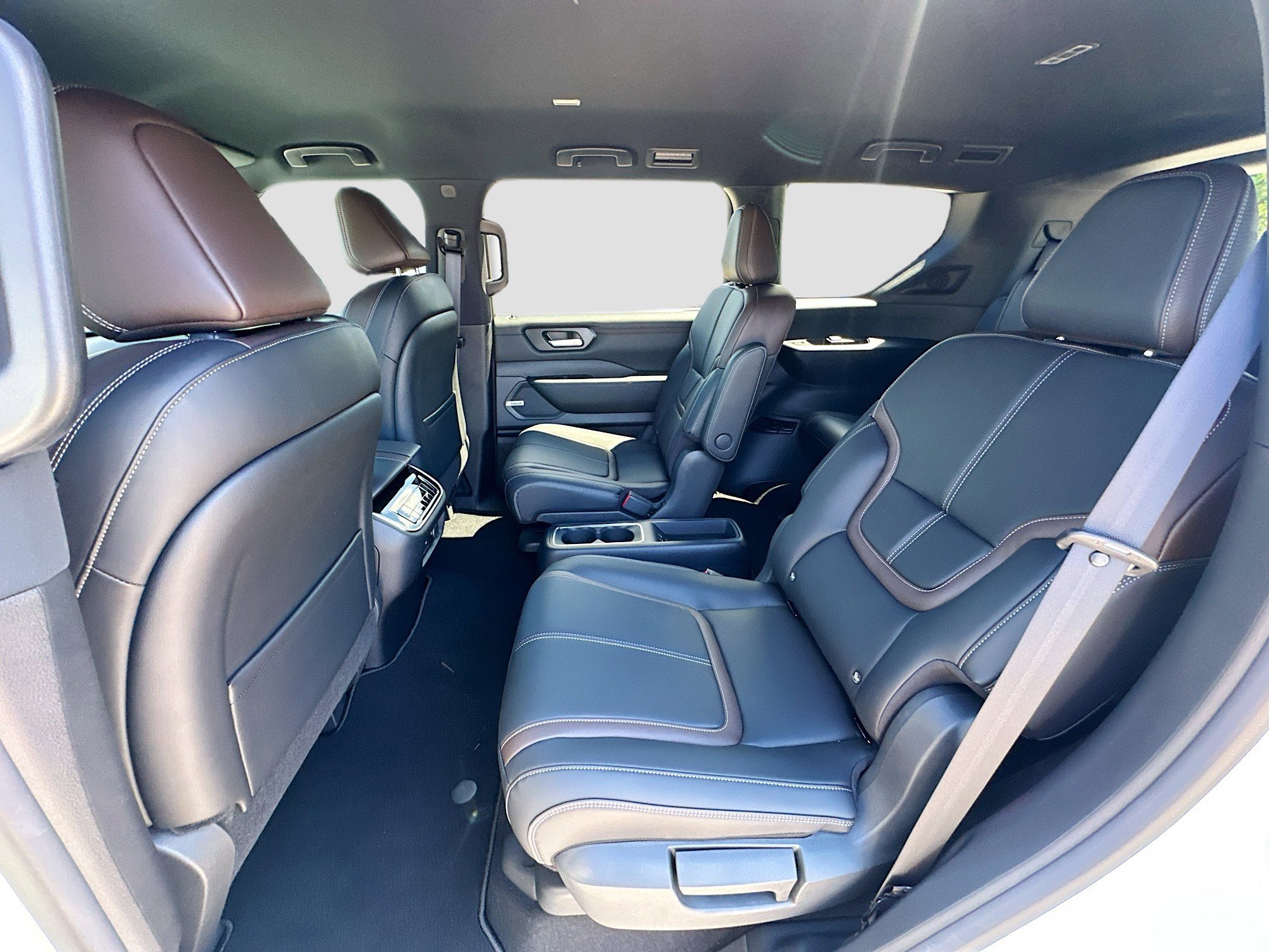 New 2026 Nissan Armada SL w/ Captain's Chari Seat Package image 16