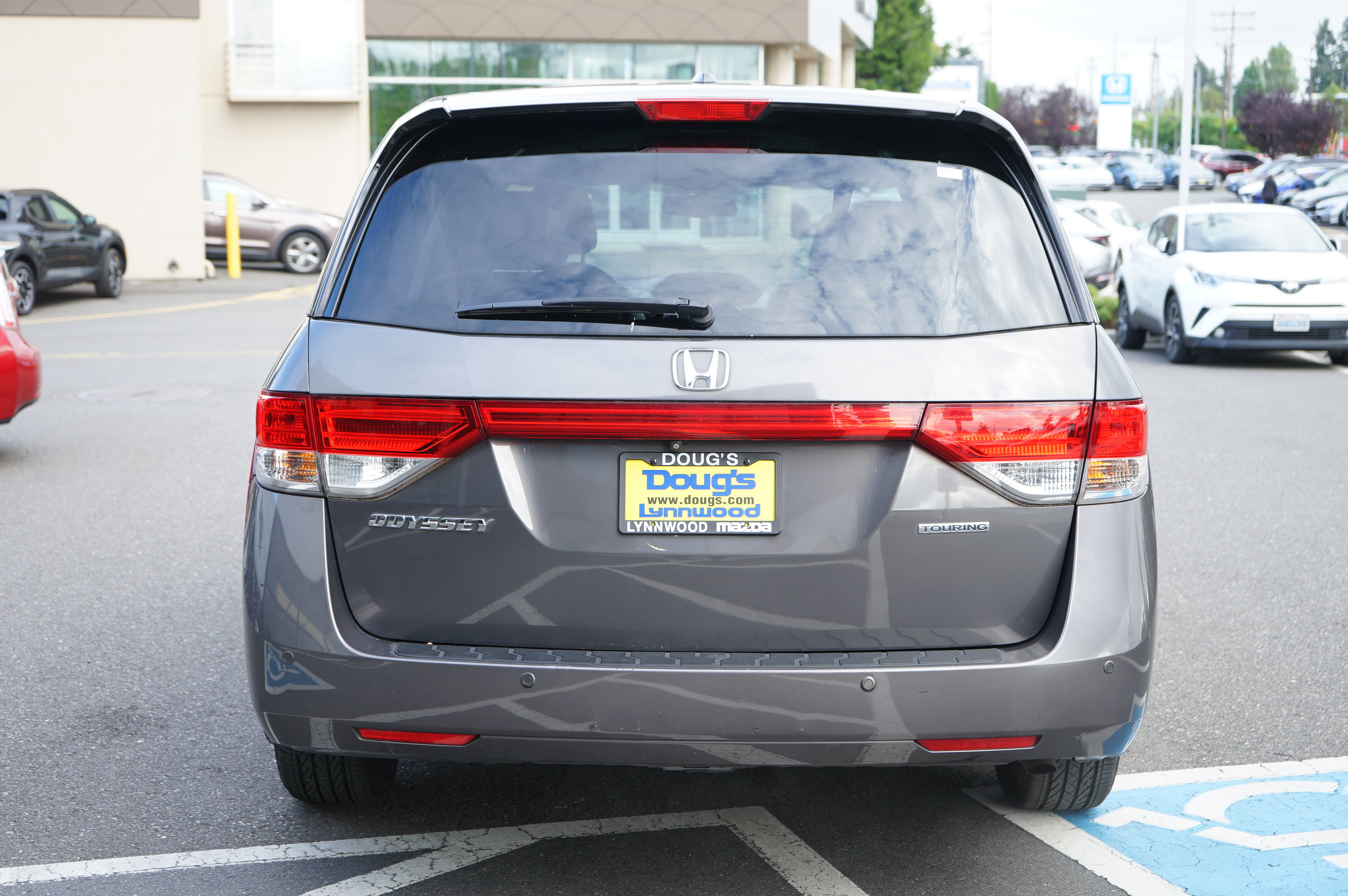 Used 2015 Honda Odyssey Touring Elite image 2