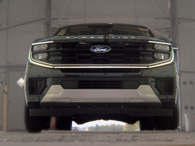 Used 2025 Ford Expedition Max Platinum w/ Driver's Package AWD/4WD image 4