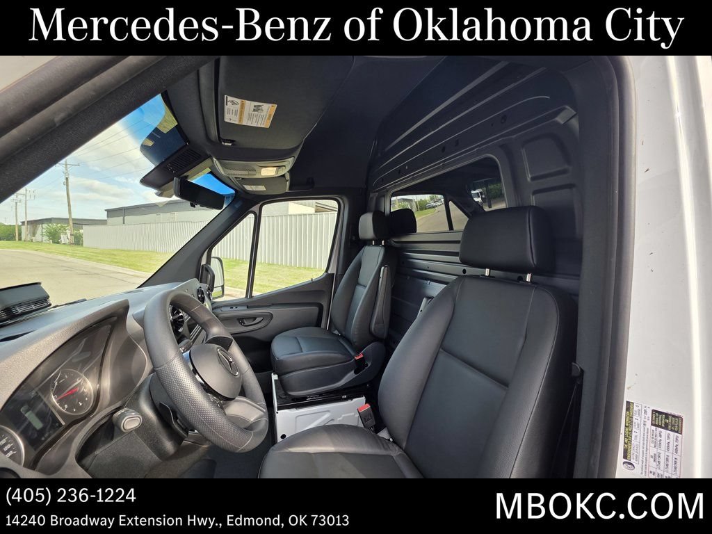 Used 2025 Mercedes-Benz Sprinter 2500 image 13