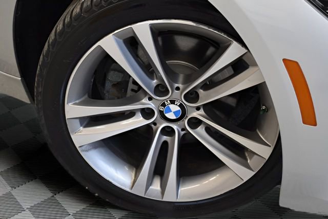 Used 2017 BMW 330i xDrive Sedan AWD/4WD image 32