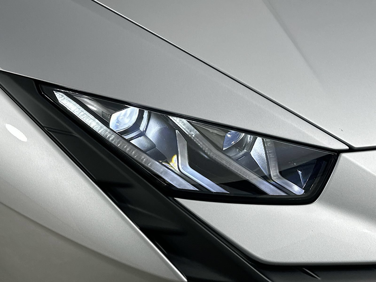 Used 2024 Lamborghini Huracan Tecnica RWD image 9