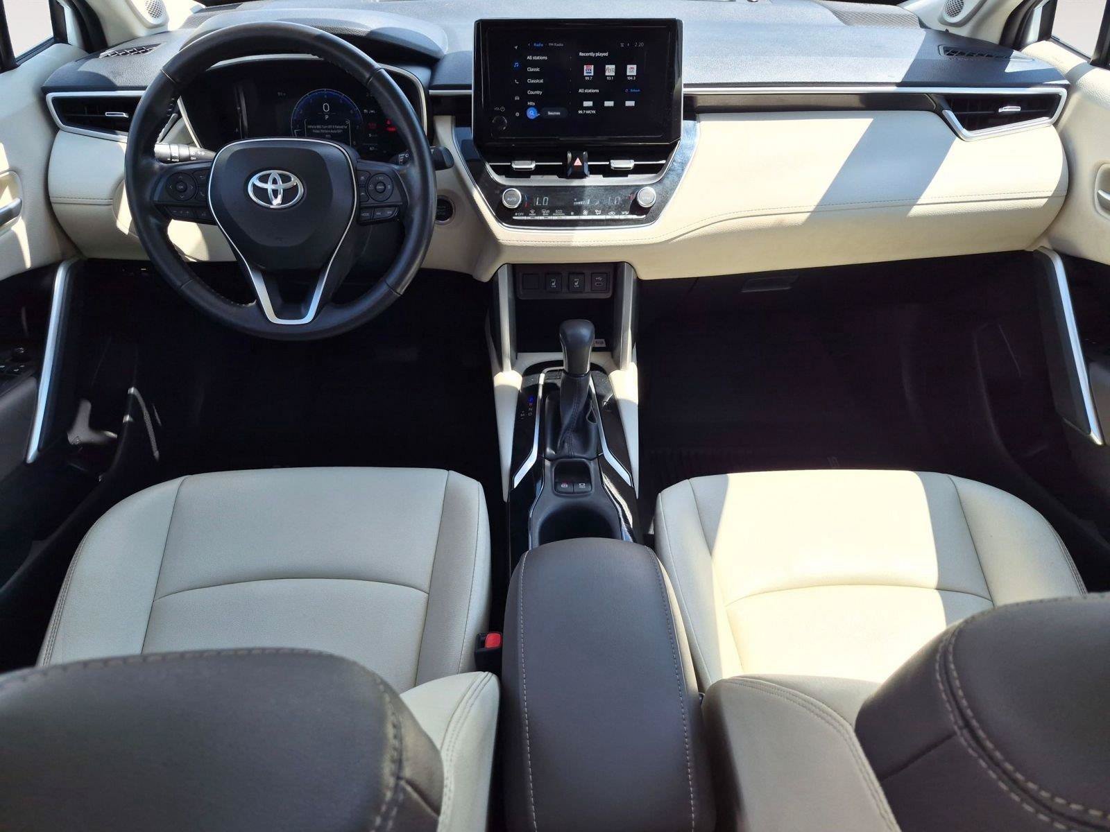 Used 2023 Toyota Corolla Cross XLE w/ Convenience Package AWD/4WD image 17