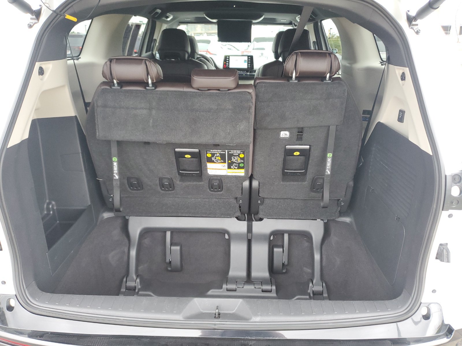 Used 2022 Toyota Sienna Platinum AWD/4WD image 9