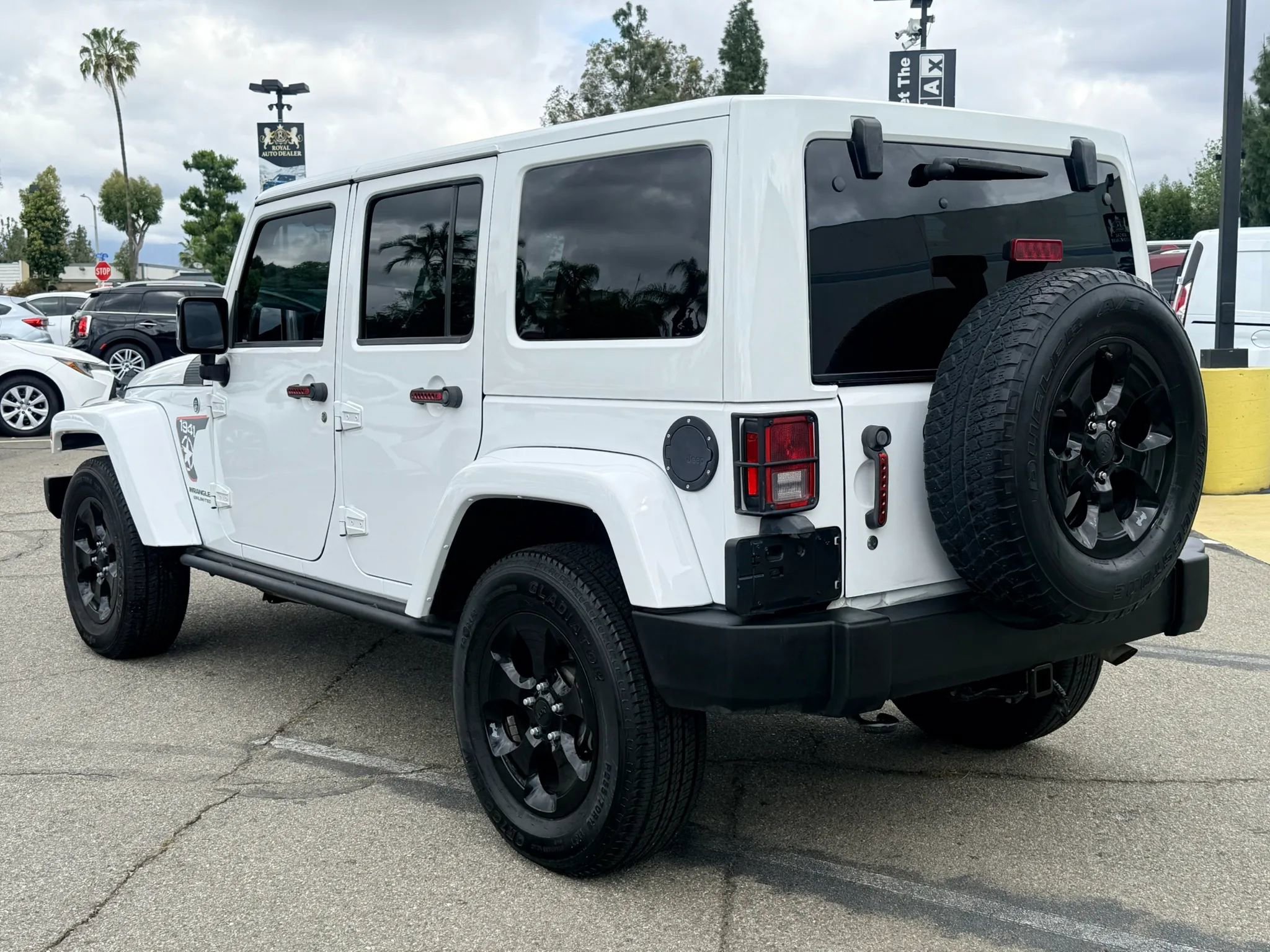 Used 2015 Jeep Wrangler Unlimited Sahara AWD/4WD image 7