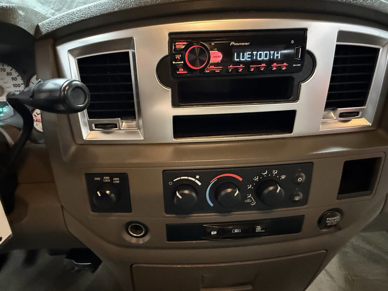 Used 2009 Dodge Ram 2500 Truck SLT w/ Popular Equipment Group AWD/4WD image 23